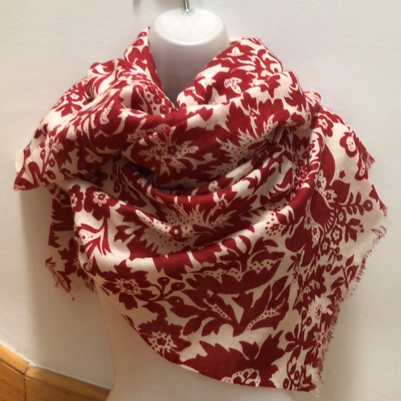 Torino Open weave light wool scarf shawl red & off white. Drapes beautifully - Picture 5 of 6